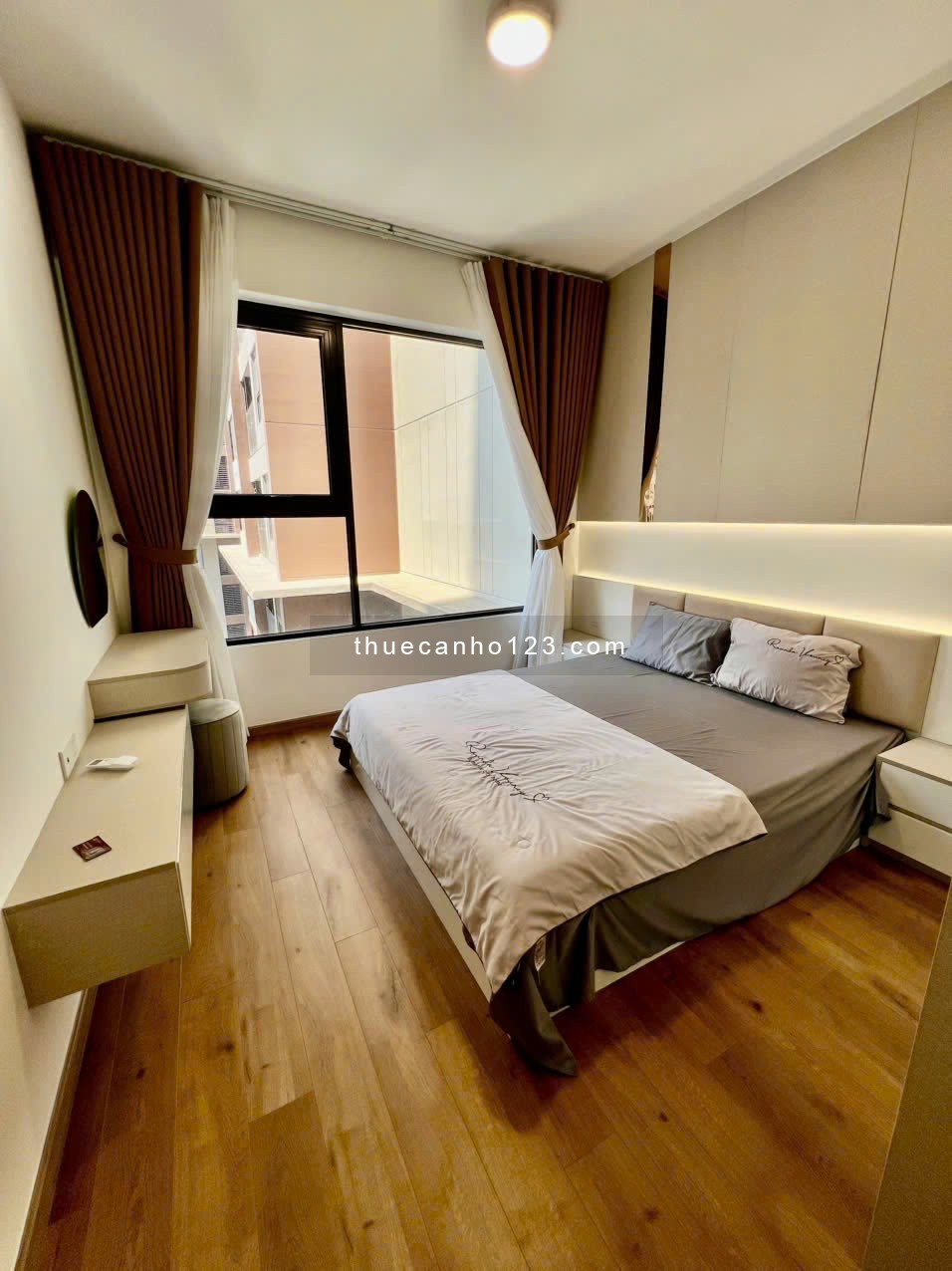Cho thuê full nội thất – Miễn phí quản lý – Nhà đẹp, nội thất VIP – Xách vali vào ở tại Akari City