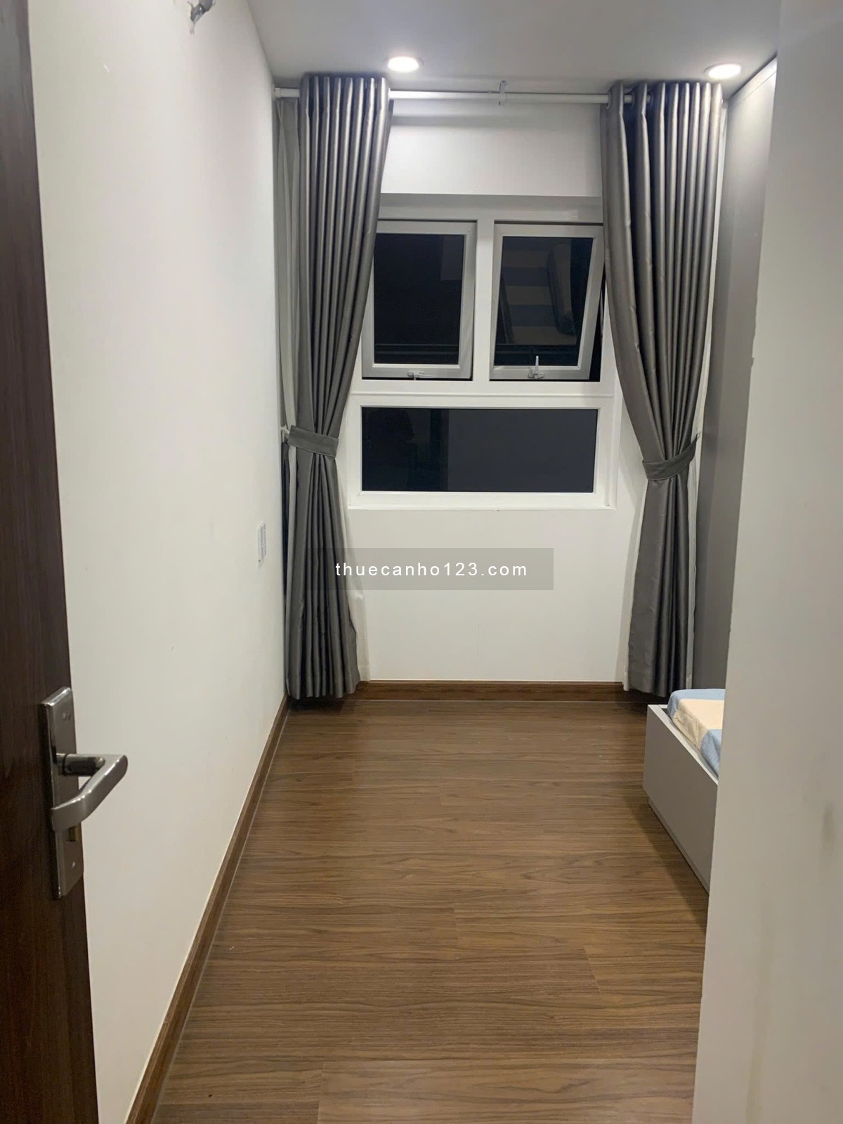 Căn hộ chung cư Sky Center, P2, Tân bình có 2p ngủ, 74m2, 17tr/th