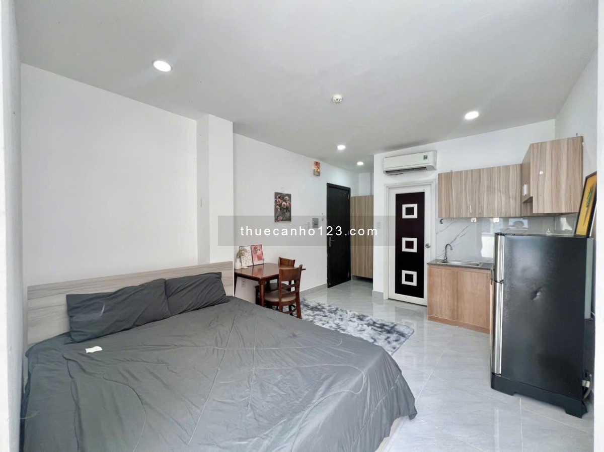 Căn Hộ Ban công, Full Nội thất, Thang Máy, Gần chợ Bà Chiểu, Cầu Bông, Tiện di chuyển Q1 Q2