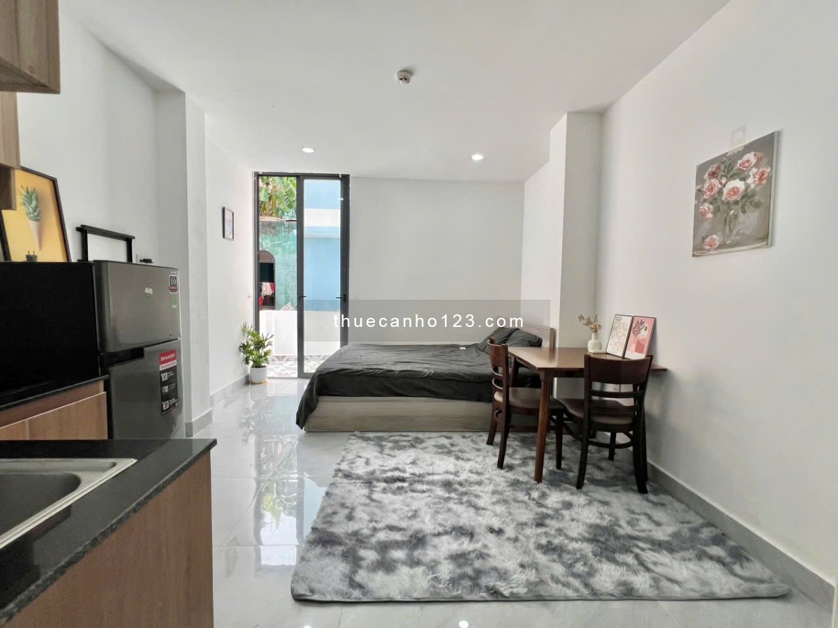 Căn Hộ Ban công, Full Nội thất, Thang Máy, Gần chợ Bà Chiểu, Cầu Bông, Tiện di chuyển Q1 Q2