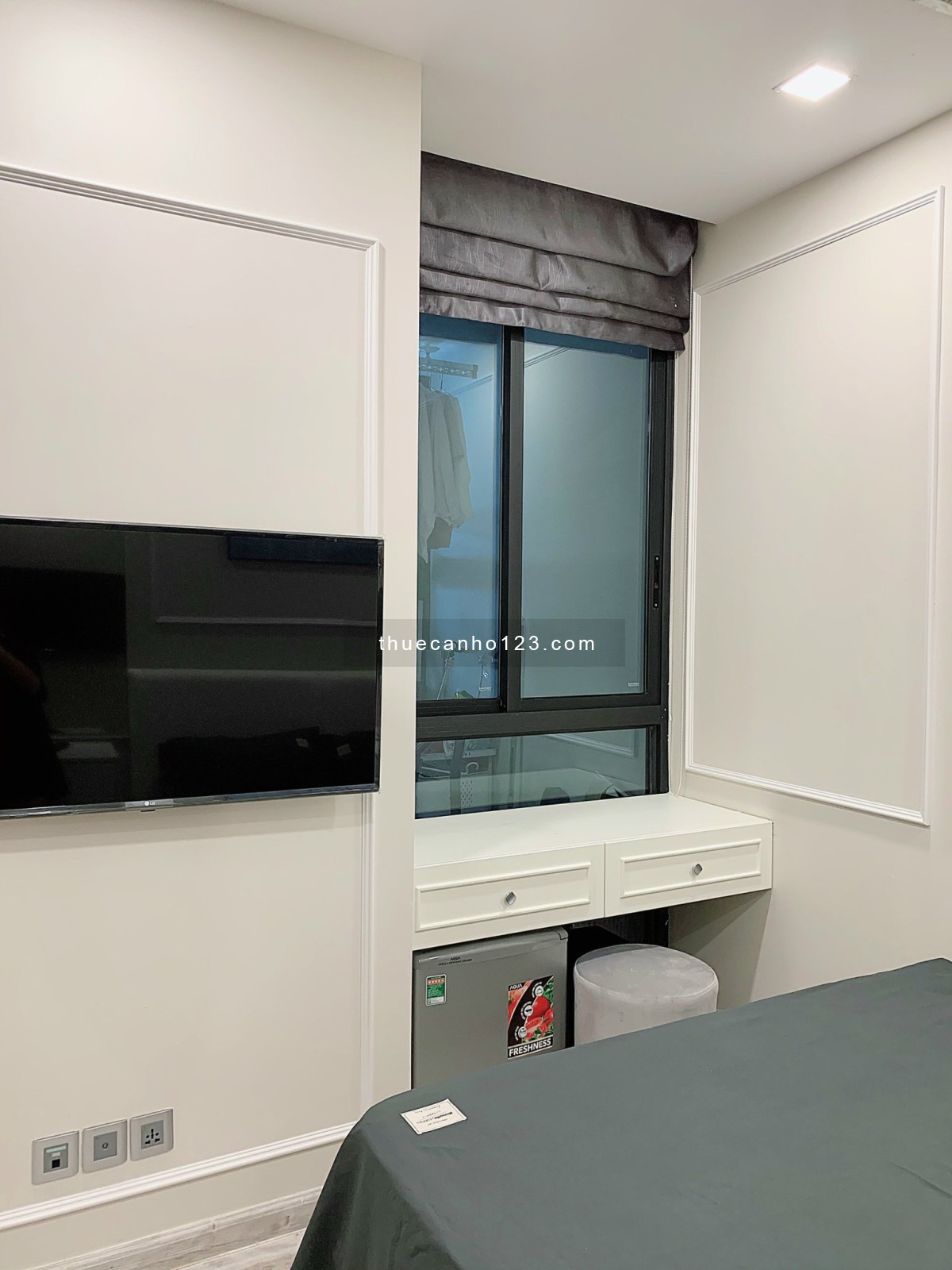 Cho thuê căn hộ 2PN, 2WC, 78m2 tại Vinhomes Golden River giá chỉ 25 triệu