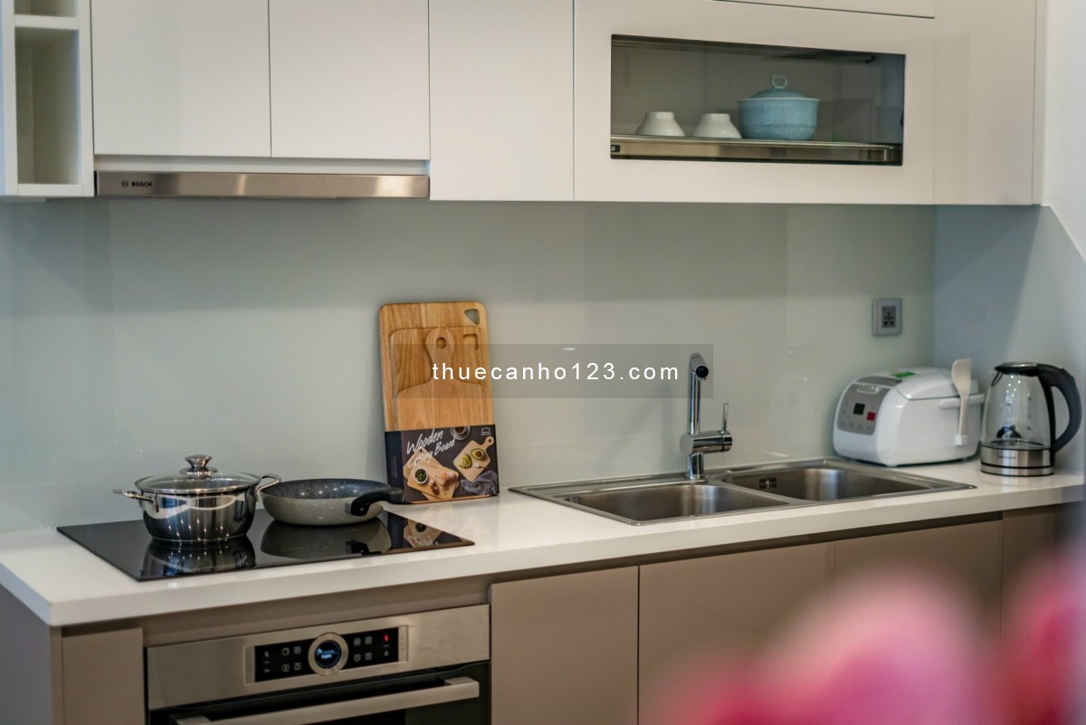 Cần cho thuê gấp căn hộ 1PN Vinhomes Golden River BaSon Q1 nội thất cao cấp giá chỉ 22 triệu/tháng