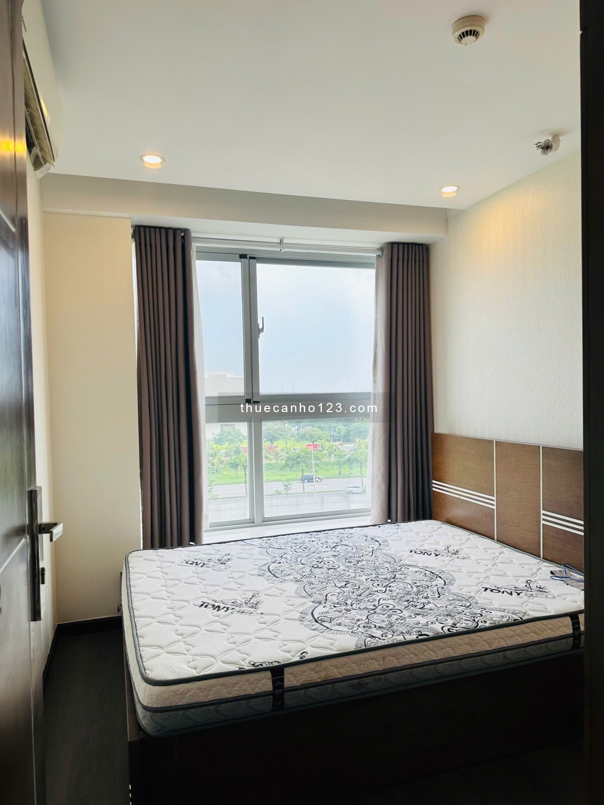 Giá chỉ 16tr - quá rẻ cho căn hộ Scenic Valley 2pn, có ban công, miễn phí gửi xe, tiện ích cao cấp