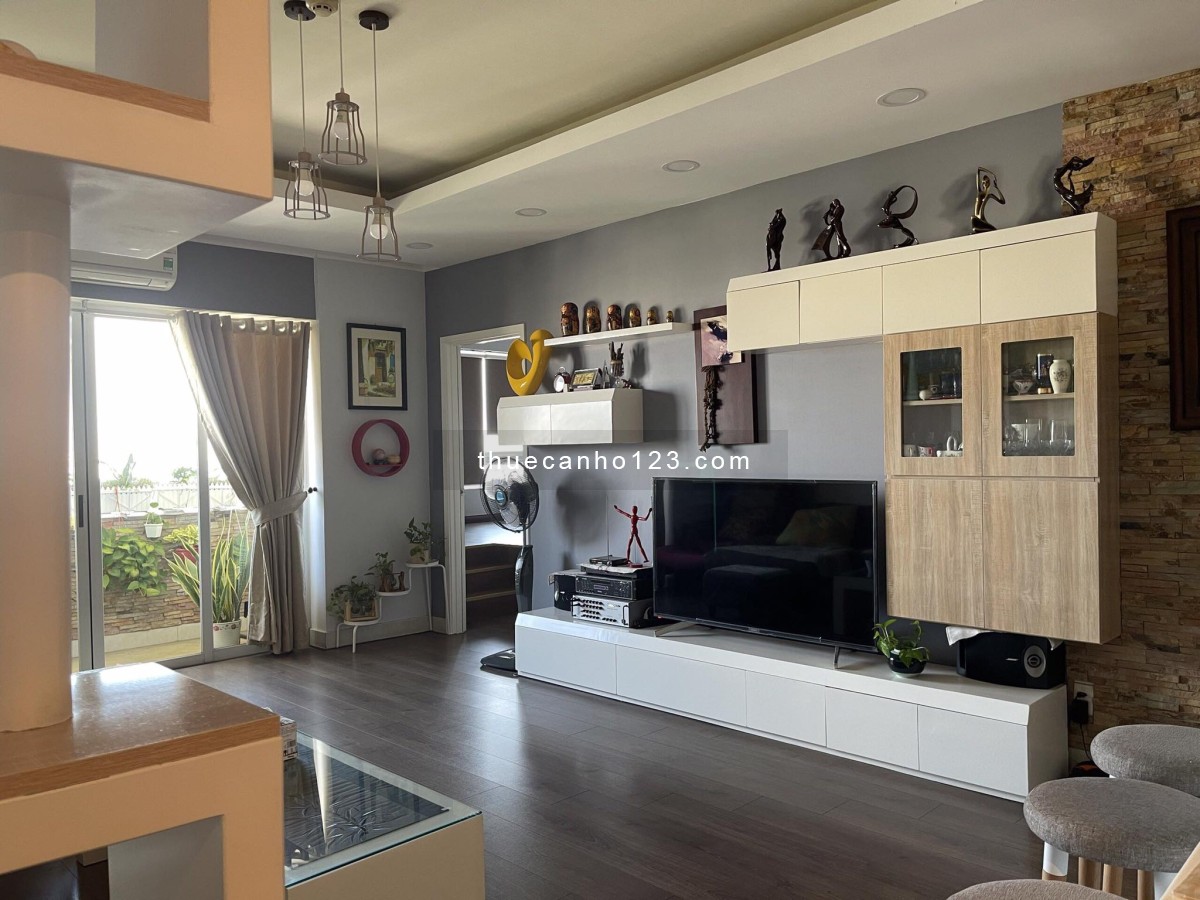Cần cho thuê gấp căn hộ Hùng Vương plazza Q5, Dt 122m2, 3 phòng ngủ, có nội thất, nhà rộng thoáng