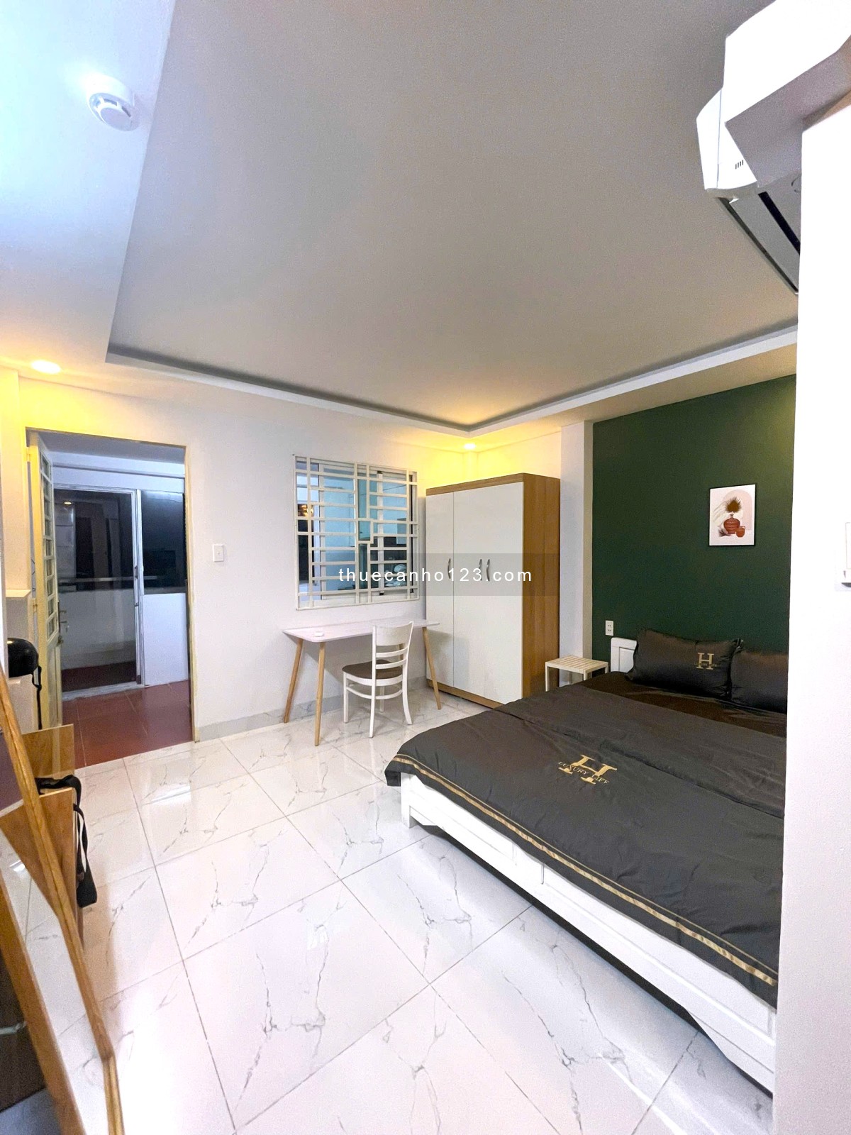 Cho thuê Quận 1 - 1 Phòng ngủ + 1 Phòng bếp + Ban công 50m2 - Chợ Bến Thành, Bùi Viện, Nguyễn Huệ