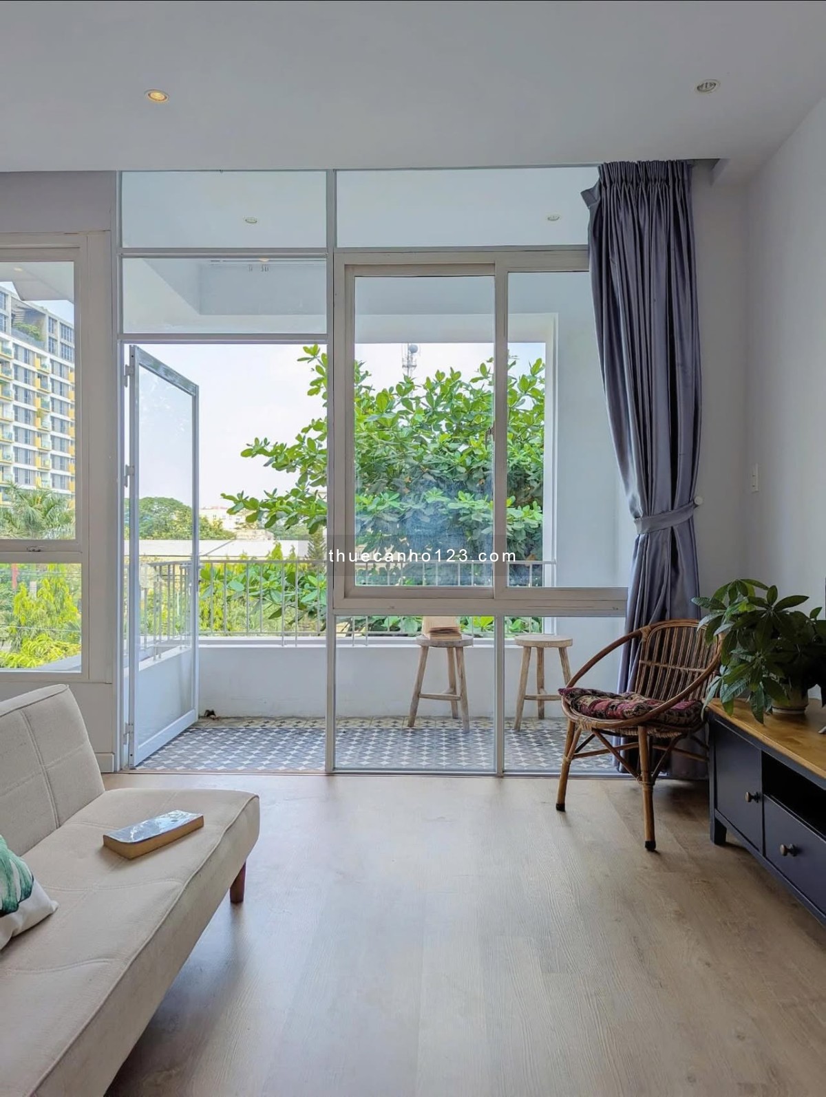 Căn hộ 1 phòng ngủ tách bếp + ban công, di chuyển Q1, Q3 5'