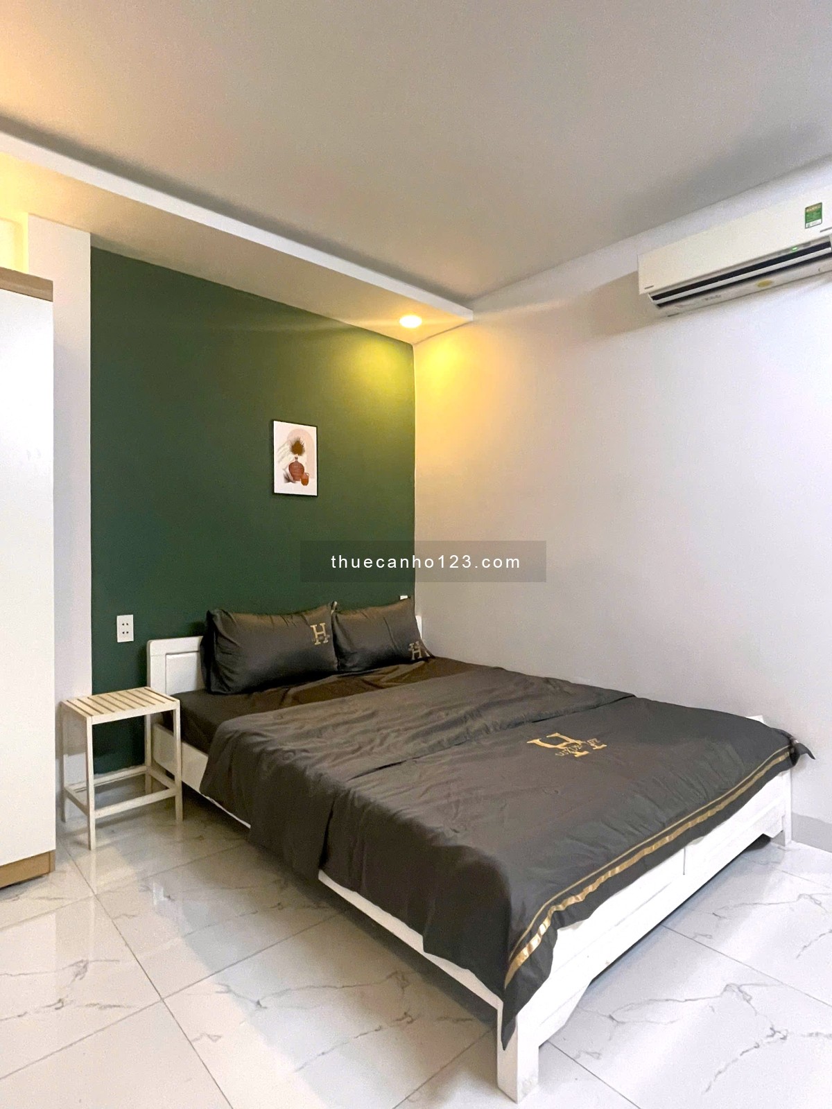 Cho thuê Quận 1 - 1 Phòng ngủ + 1 Phòng bếp + Ban công 50m2 - Chợ Bến Thành, Bùi Viện, Nguyễn Huệ