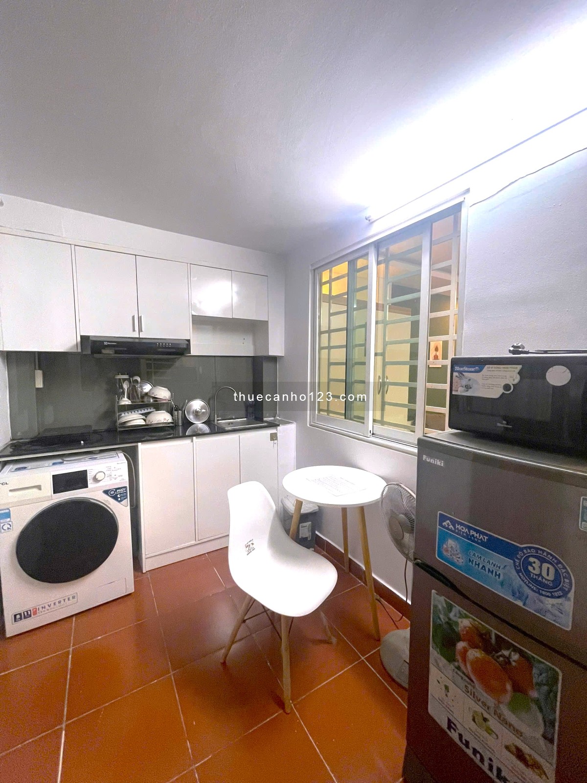 Cho thuê Quận 1 - 1 Phòng ngủ + 1 Phòng bếp + Ban công 50m2 - Chợ Bến Thành, Bùi Viện, Nguyễn Huệ