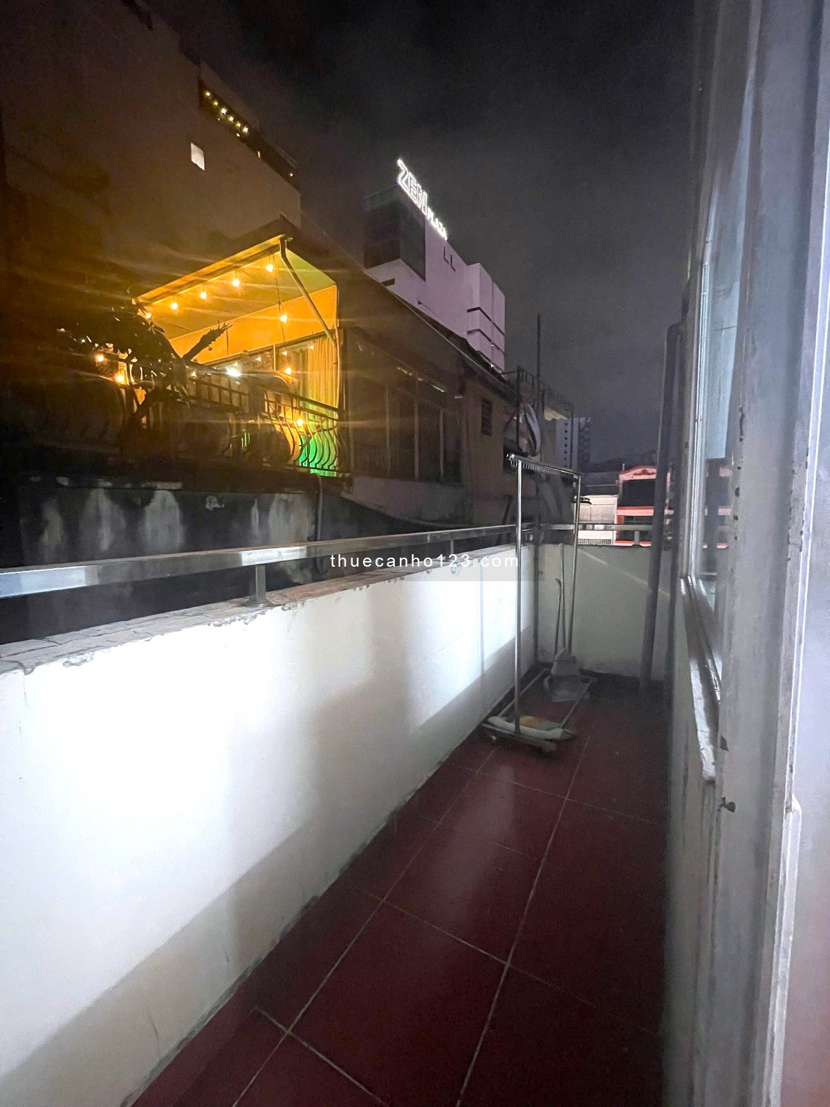 Cho thuê Quận 1 - 1 Phòng ngủ + 1 Phòng bếp + Ban công 50m2 - Chợ Bến Thành, Bùi Viện, Nguyễn Huệ