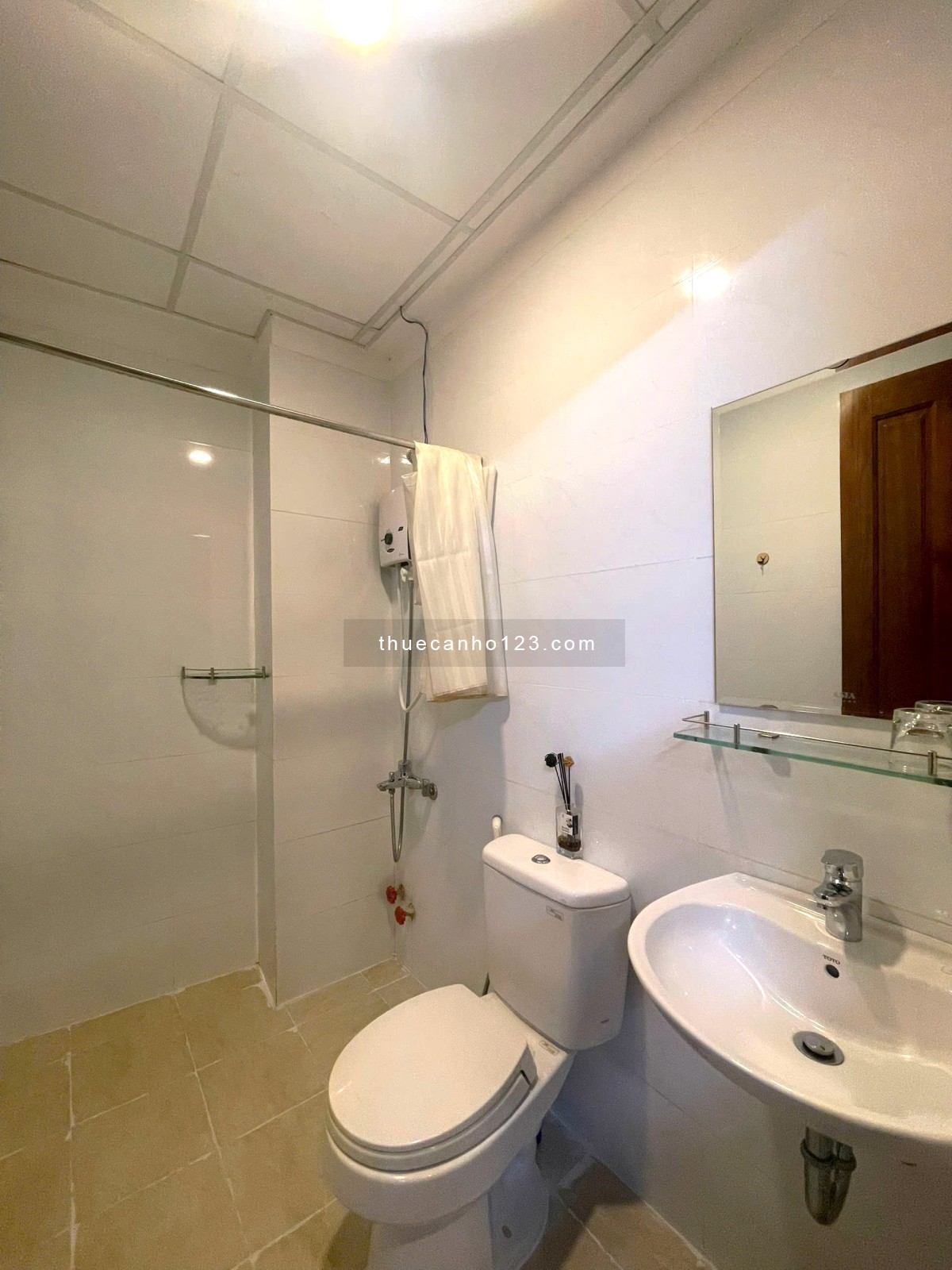 Cho thuê Quận 1 - 1 Phòng ngủ + 1 Phòng bếp + Ban công 50m2 - Chợ Bến Thành, Bùi Viện, Nguyễn Huệ