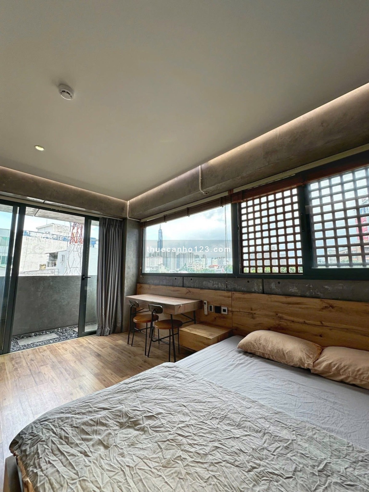 Căn hộ 1 phòng ngủ ban công style Greenhouse ngay sân bay Tân Sơn Nhất