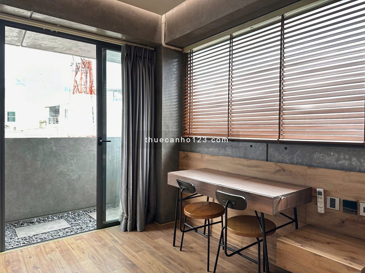 Căn hộ 1 phòng ngủ ban công style Greenhouse ngay sân bay Tân Sơn Nhất