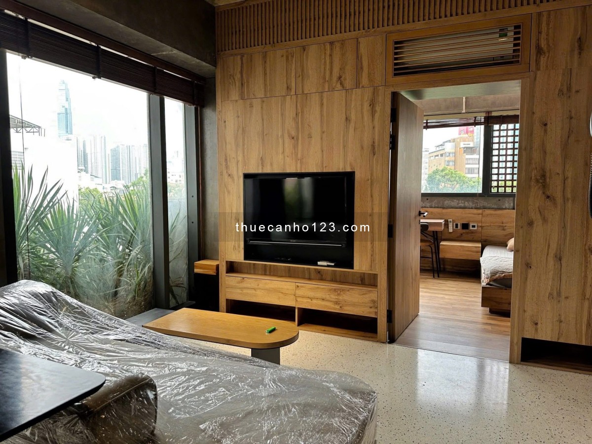 Căn hộ 1 phòng ngủ ban công style Greenhouse ngay sân bay Tân Sơn Nhất