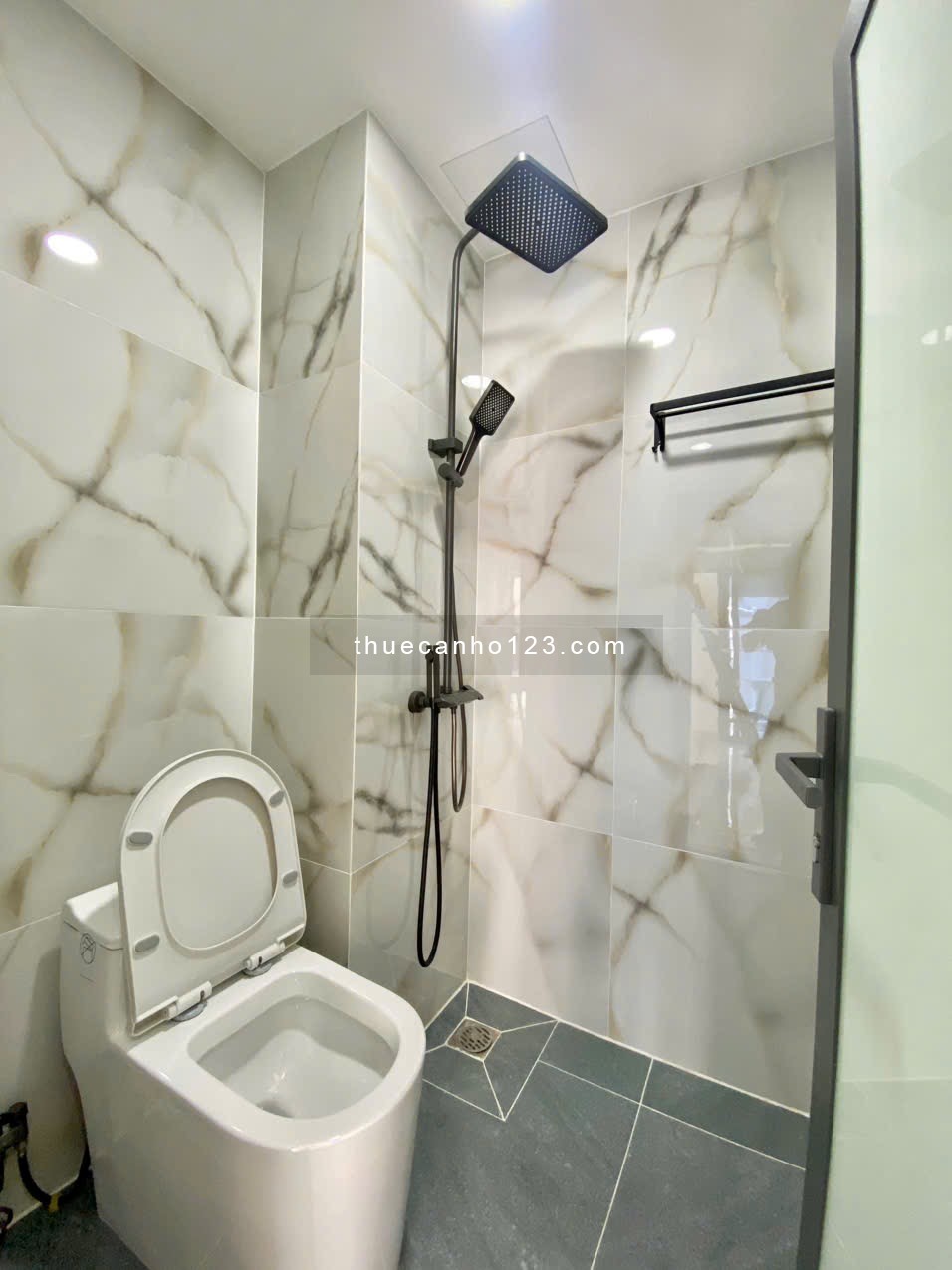 Căn Hộ Có Gác Full Nội Thất, Gần Ngã 4 Hàng Xanh, Bến Xe Miền Đông, Quận Bình Thạnh