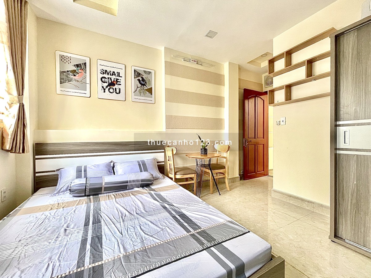 Căn hộ dịch vụ có balcon, trang bị đầy đủ nội thất cao cấp, gần ngã 4 Phạm Văn Đồng & Lê Quang Định