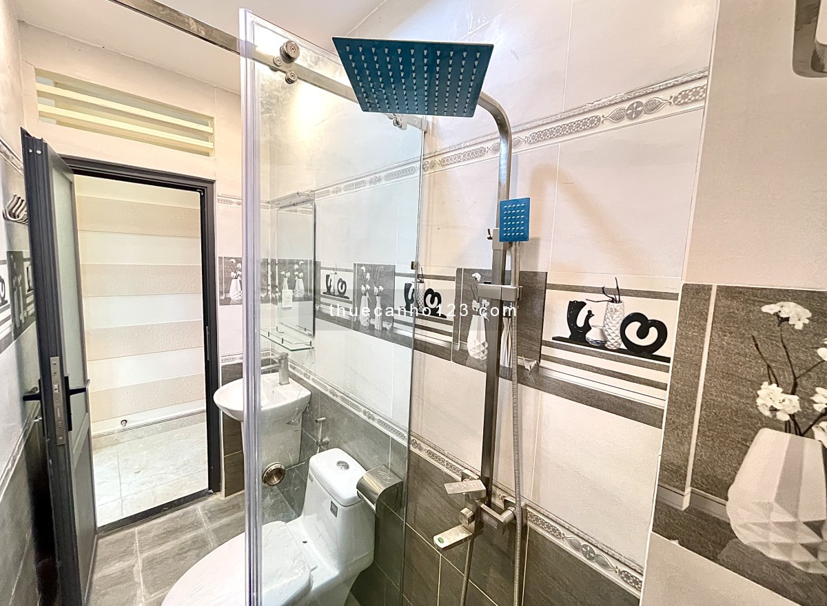 Căn hộ dịch vụ có balcon, trang bị đầy đủ nội thất cao cấp, gần ngã 4 Phạm Văn Đồng & Lê Quang Định