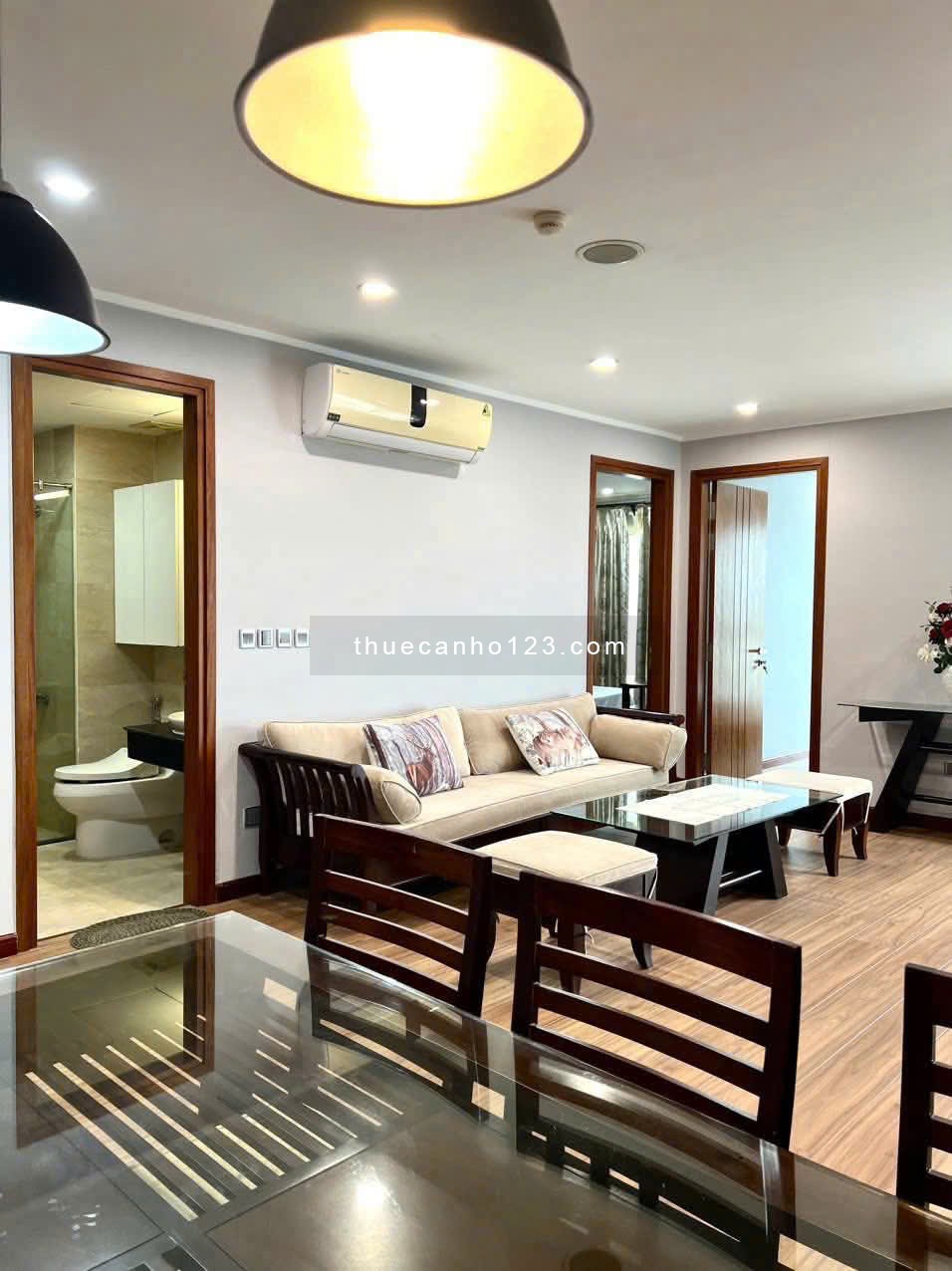 Chung cư VIP vs rẻ N04B Ngoại giao đoàn, lô góc, 3PN, 112 m2, Giá 15 triệu