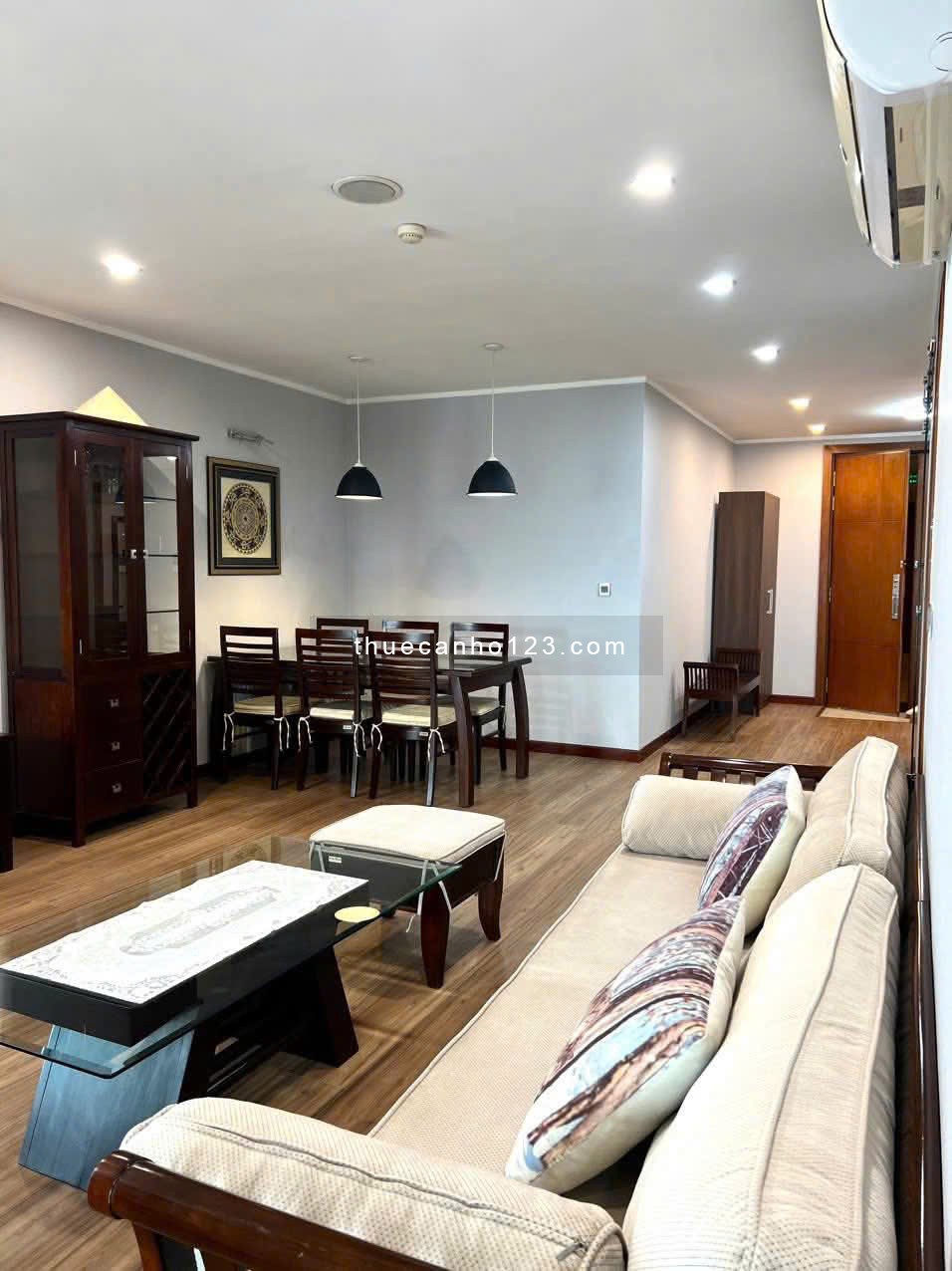 Chung cư VIP vs rẻ N04B Ngoại giao đoàn, lô góc, 3PN, 112 m2, Giá 15 triệu