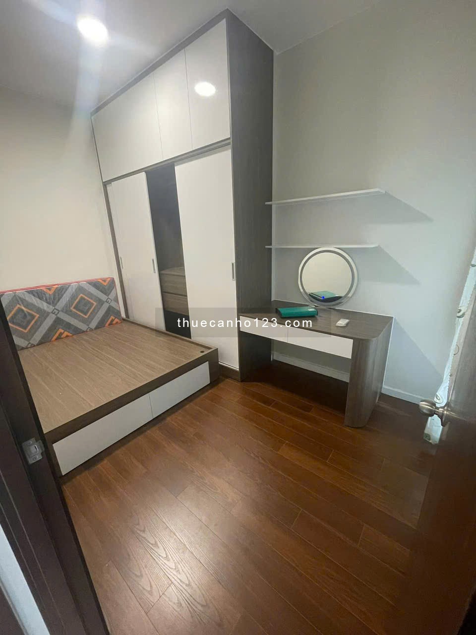 Chung cư Phạm Văn Hai, P3, TB: căn gốc, ban công, full nt, 2pn 14tr/th