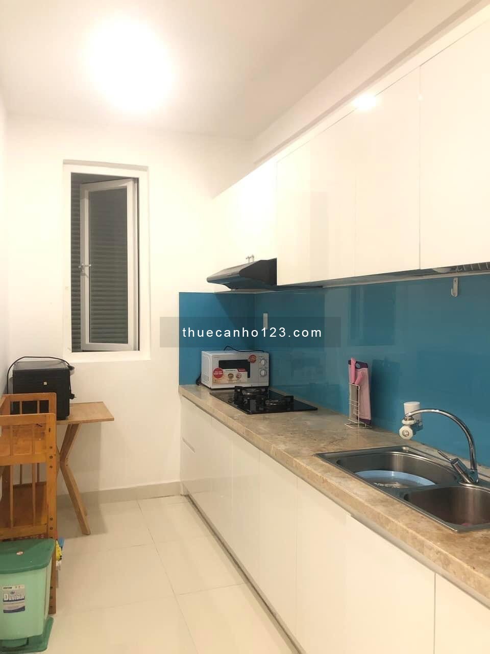 Cần cho thuê căn hộ Florita, 69m2, 2PN, nội thất cơ bản, view Q1, giá 13tr/th. LH: 0975893394 Nhung