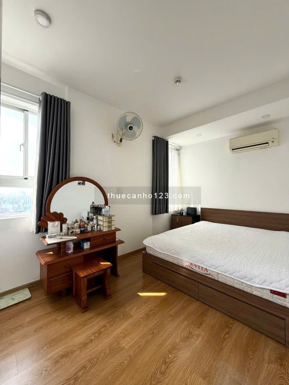 Cho thuê căn hộ chung cư Hùng Vương Plaza DT: 127m2 - 3PN - 2WC - Giá thuê : 22 triệu/tháng