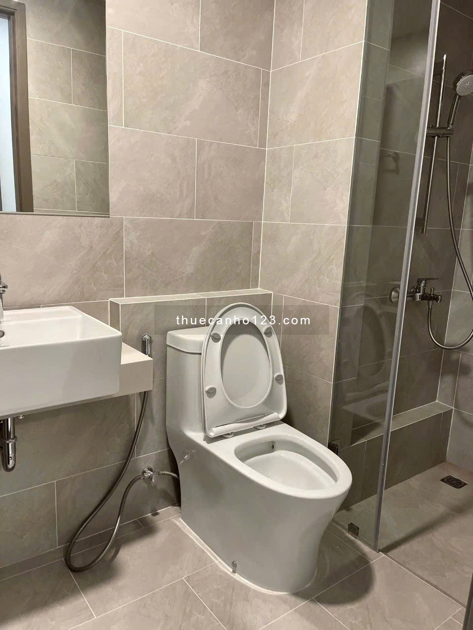 chung cư Sky Center, P2, Tân bình có 2p ngủ, 71m2, 15tr/th