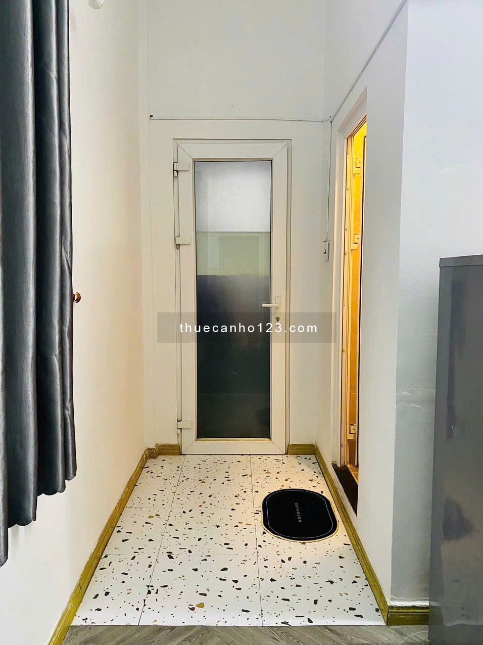 Cho thuê căn hộ quận 1-2PN+1PK 55m2, Balcony + máy giặt riêng. Cho nuôi pet. Gần VLU, Takashimaya