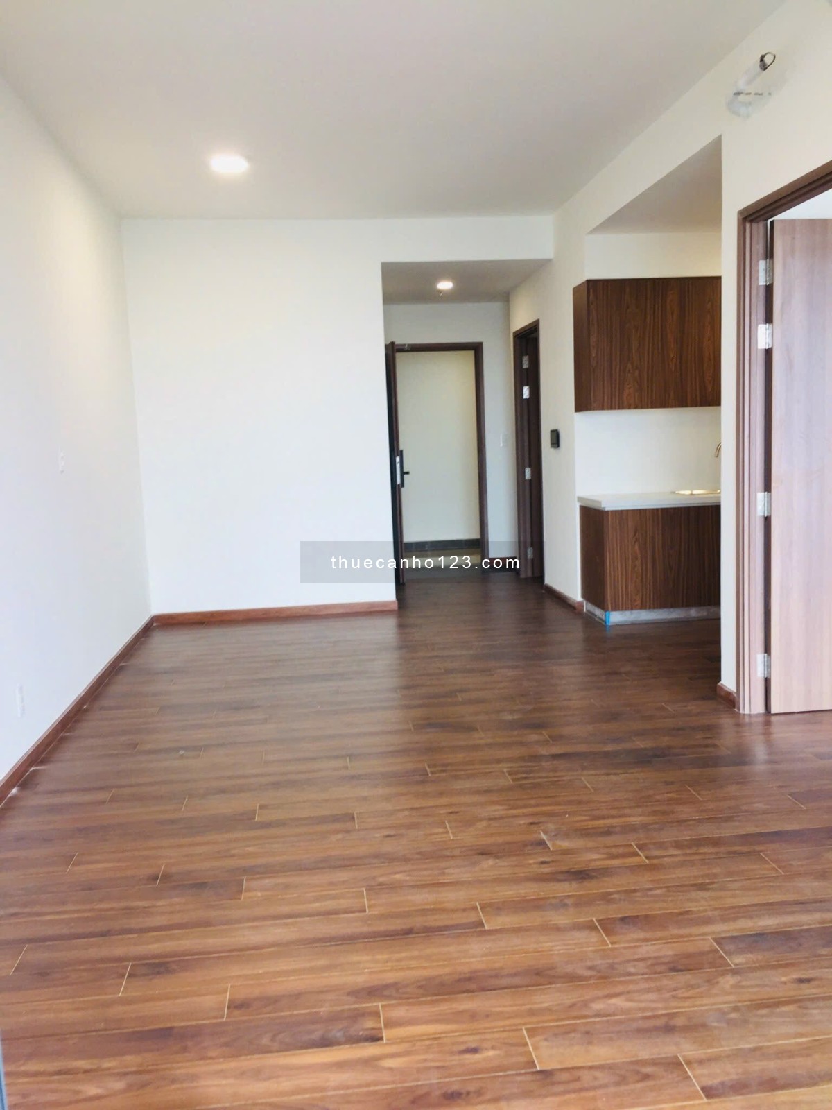 Cho Thuê 2PN 2WC 75m² Có Nội Thất, Chỉ 8tr Tại Akari City