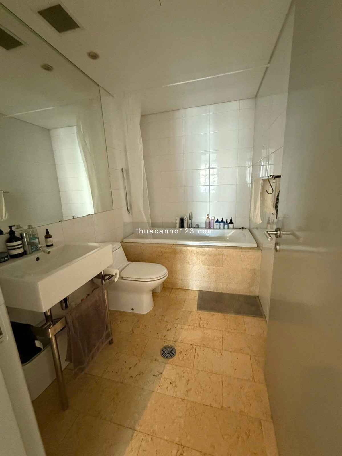 Cho thuê căn hộ Avalon Tower Nguyễn Thị Minh Khai 2 phòng ngủ/2WC đầy đủ nội thất 40Tr bao PQL