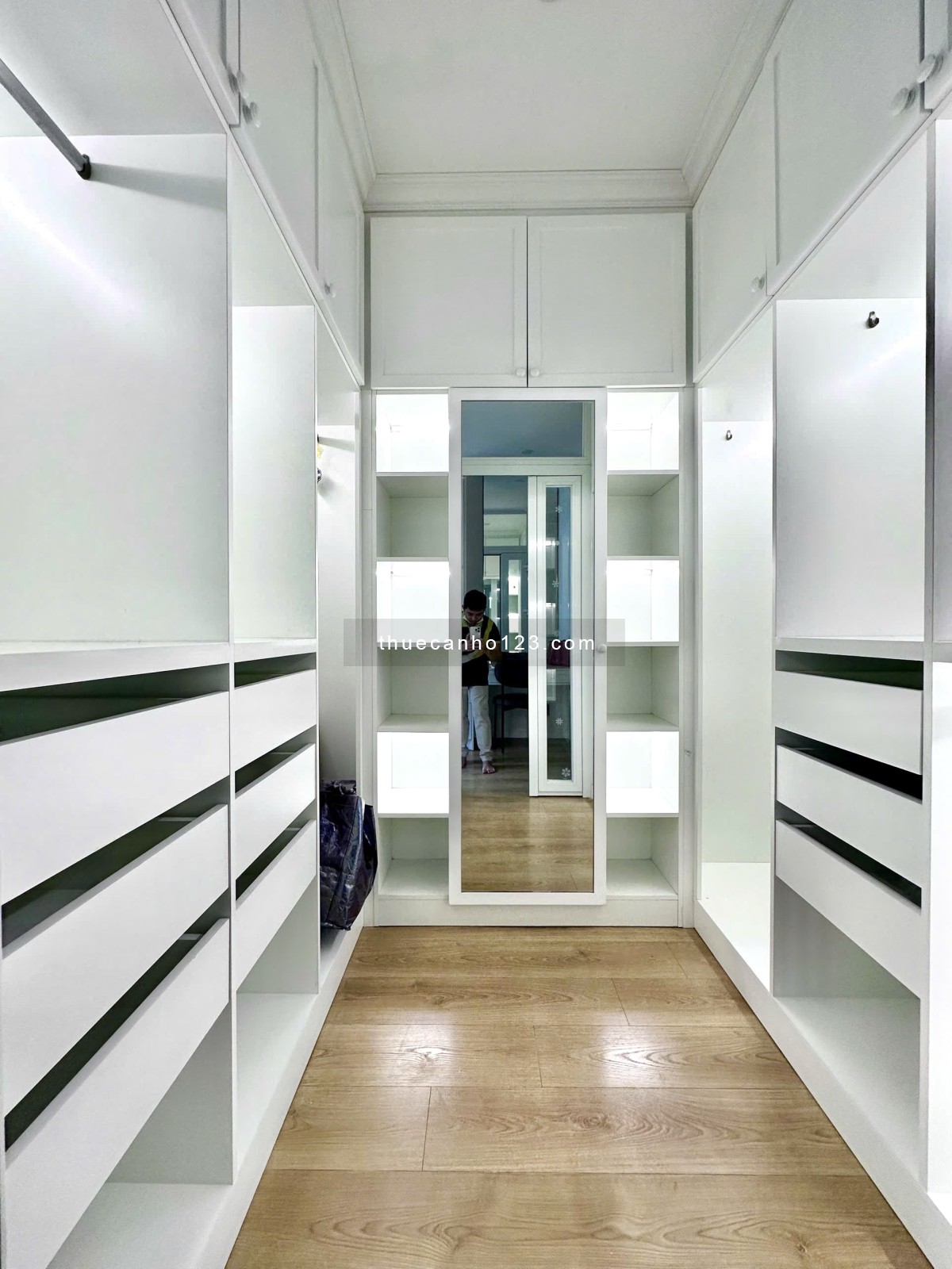 Cho thuê căn hộ 2 phòng ngủ luxury – Mới 100% – Có bãi ô tô – Cam kết giá rẻ nhất thị trường