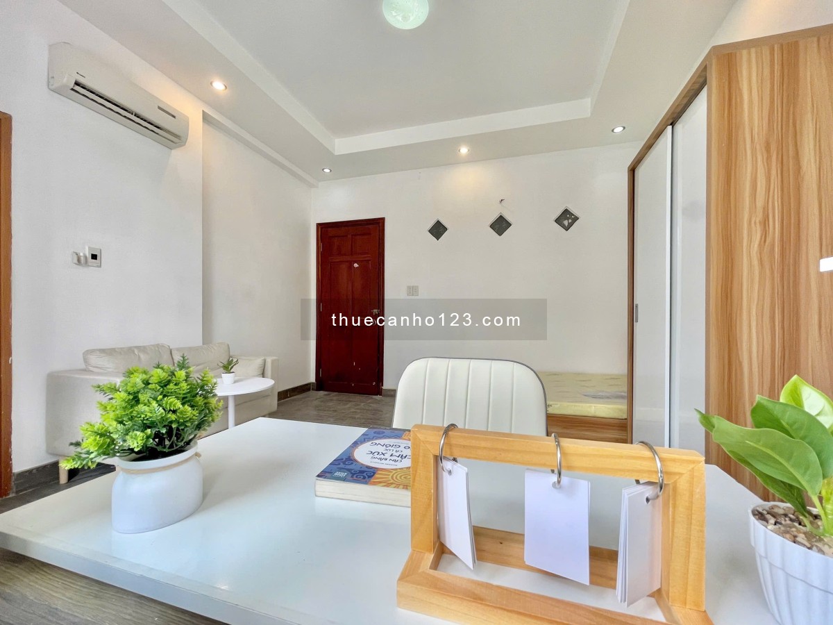 Thuê ngay studio full nội thất, cửa sổ lớn gần FTU2, UEF, Hutech ngay Bùi Đình Tuý, Bình Thạnh