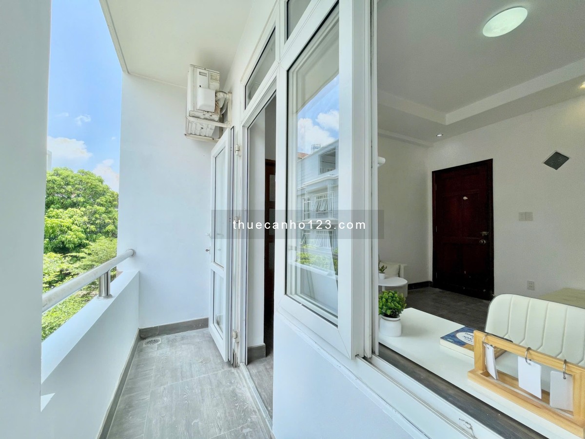 Thuê ngay studio full nội thất, cửa sổ lớn gần FTU2, UEF, Hutech ngay Bùi Đình Tuý, Bình Thạnh