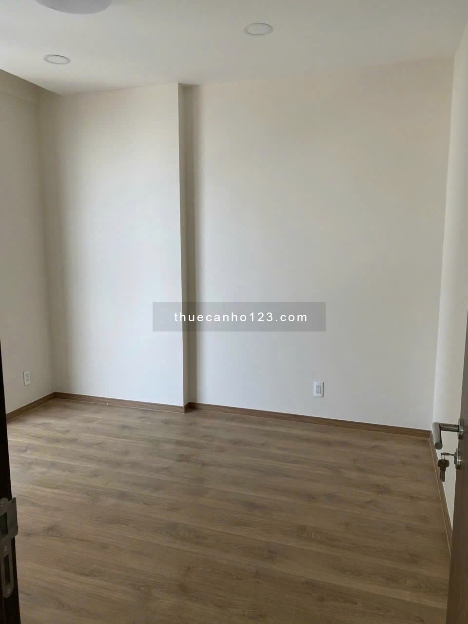 Cho thuê căn hộ 2PN-1WC-72m2 chung cư Park Legend giá 16tr/th còn thương lượng. LH 0932192028-Mai