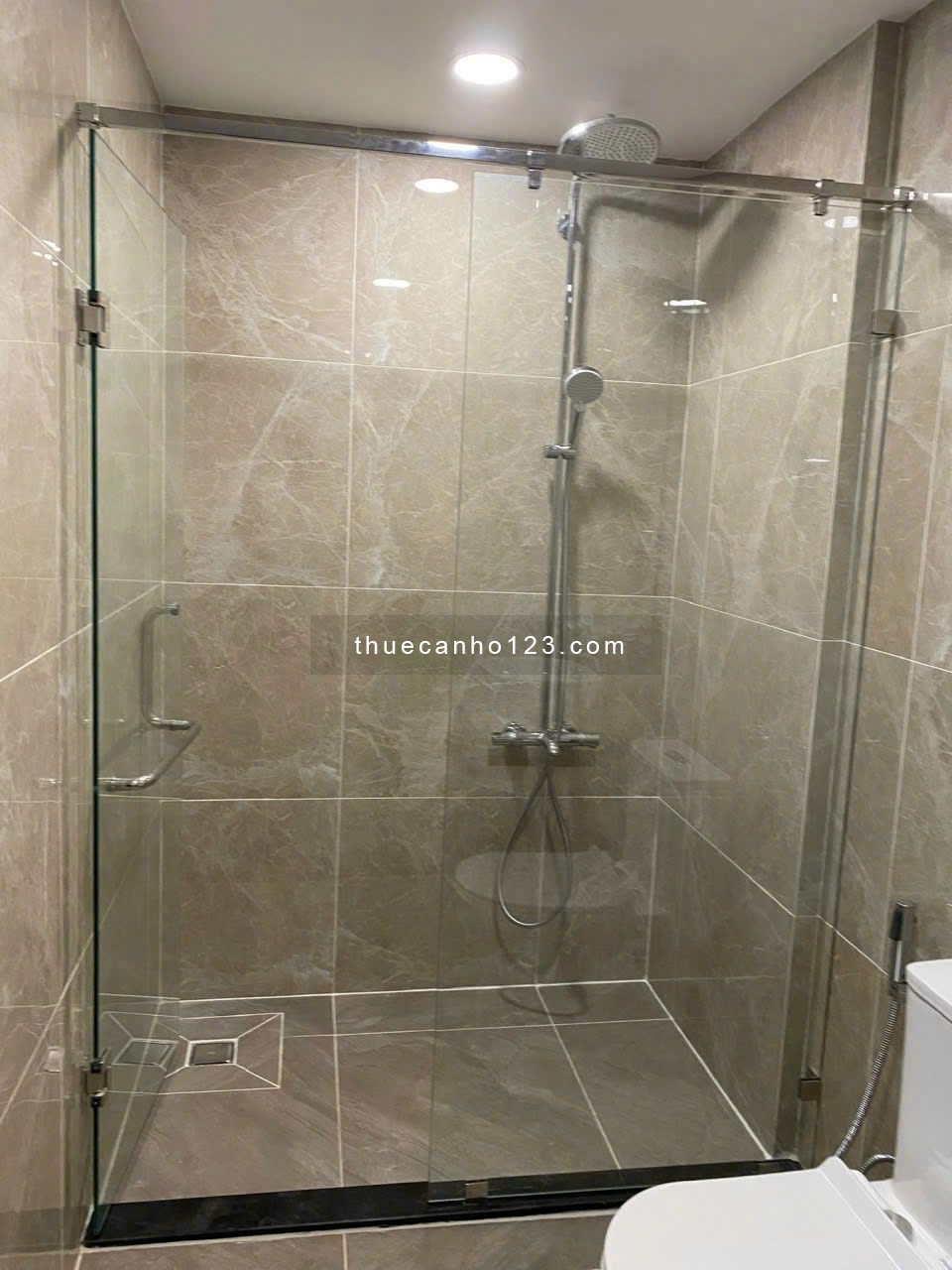 Cho thuê căn hộ 2PN-1WC-72m2 chung cư Park Legend giá 16tr/th còn thương lượng. LH 0932192028-Mai
