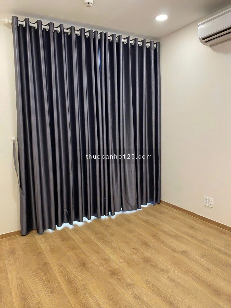 Cho thuê căn hộ 2PN-1WC-72m2 chung cư Park Legend giá 16tr/th còn thương lượng. LH 0932192028-Mai