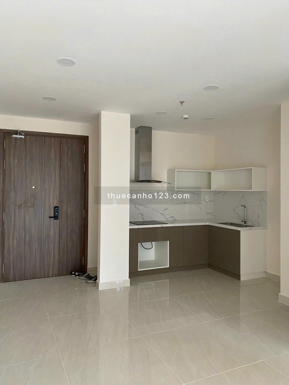 Cho thuê căn hộ 2PN-1WC-72m2 chung cư Park Legend giá 16tr/th còn thương lượng. LH 0932192028-Mai