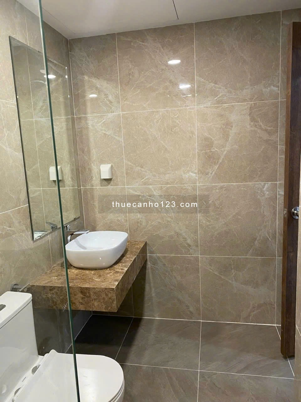 Cho thuê căn hộ 2PN-1WC-72m2 chung cư Park Legend giá 16tr/th còn thương lượng. LH 0932192028-Mai