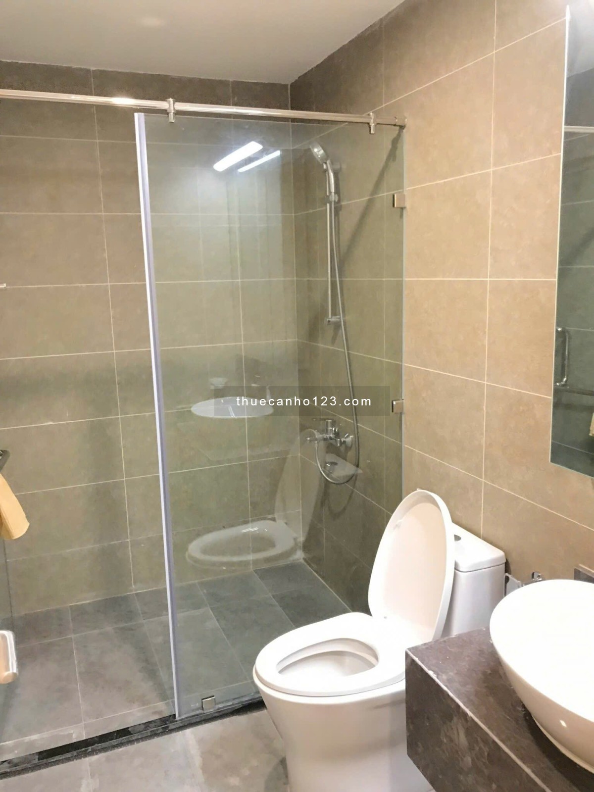 Cho thuê căn hộ FLC 265 Cầu Giấy 3 phòng ngủ, full nội thất, 116m2