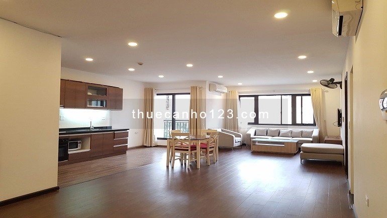Cho thuê căn hộ dịch vụ tại Tô Ngọc Vân, Tây Hồ, 120m2, 2PN, ban công, view thoáng, đầy đủ đồ