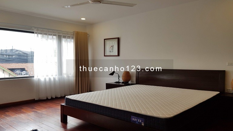 Cho thuê căn hộ dịch vụ tại Tô Ngọc Vân, Tây Hồ, 200m2, 3PN, ban công, view thoáng, đầy đủ đồ