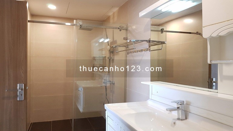 Cho thuê căn hộ dịch vụ tại Tô Ngọc Vân, Tây Hồ, 120m2, 2PN, ban công, view thoáng, đầy đủ đồ