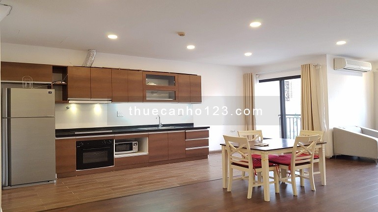 Cho thuê căn hộ dịch vụ tại Tô Ngọc Vân, Tây Hồ, 120m2, 2PN, ban công, view thoáng, đầy đủ đồ