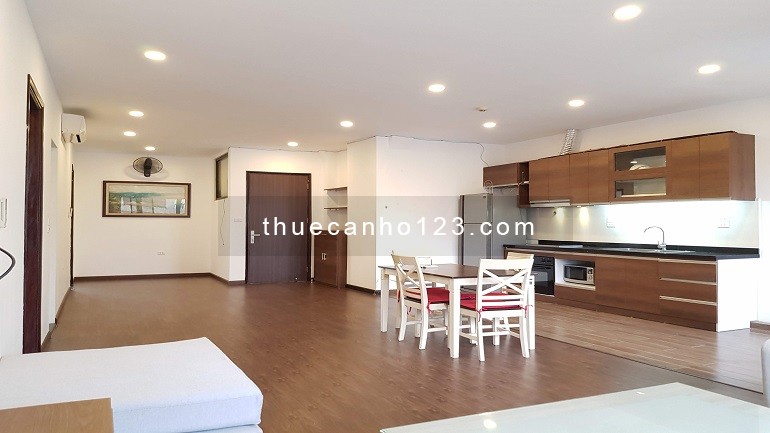 Cho thuê căn hộ dịch vụ tại Tô Ngọc Vân, Tây Hồ, 120m2, 2PN, ban công, view thoáng, đầy đủ đồ
