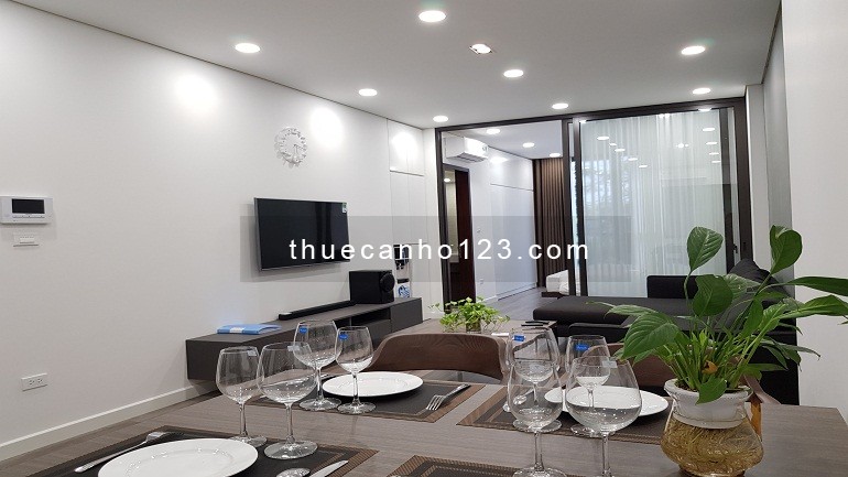 Cho thuê căn hộ dịch vụ tại Trịnh Công Sơn, Tây Hồ, 50m2, 1PN, đầy đủ nội thất đẹp hiện đại