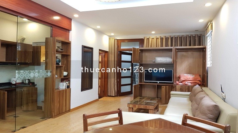 Cho thuê căn hộ dịch vụ tại Đặng Thai Mai, Tây Hồ, 45m2, 1PN, sân vườn, đầy đủ nội thất