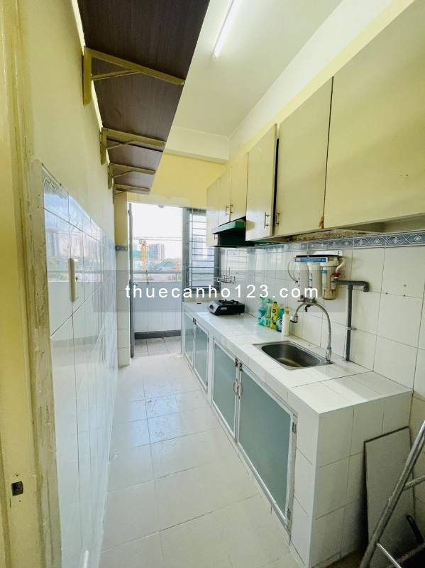 Cần cho thuê căn hộ Phú Thọ quận 11, diện tích 62m2, 2 phòng ngủ, giá thuê 9tr5/tháng