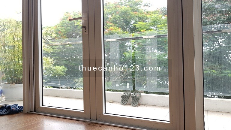 Giảm giá sâu, chỉ 8 triệu cho căn hộ 1 phòng ngủ siêu rộng, với view cây xanh rất đẹp tại Tây Hồ