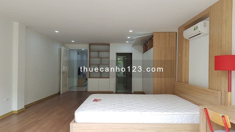 Giảm giá sâu, chỉ 8 triệu cho căn hộ 1 phòng ngủ siêu rộng, với view cây xanh rất đẹp tại Tây Hồ