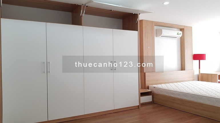 Giảm giá sâu, chỉ 8 triệu cho căn hộ 1 phòng ngủ siêu rộng, với view cây xanh rất đẹp tại Tây Hồ