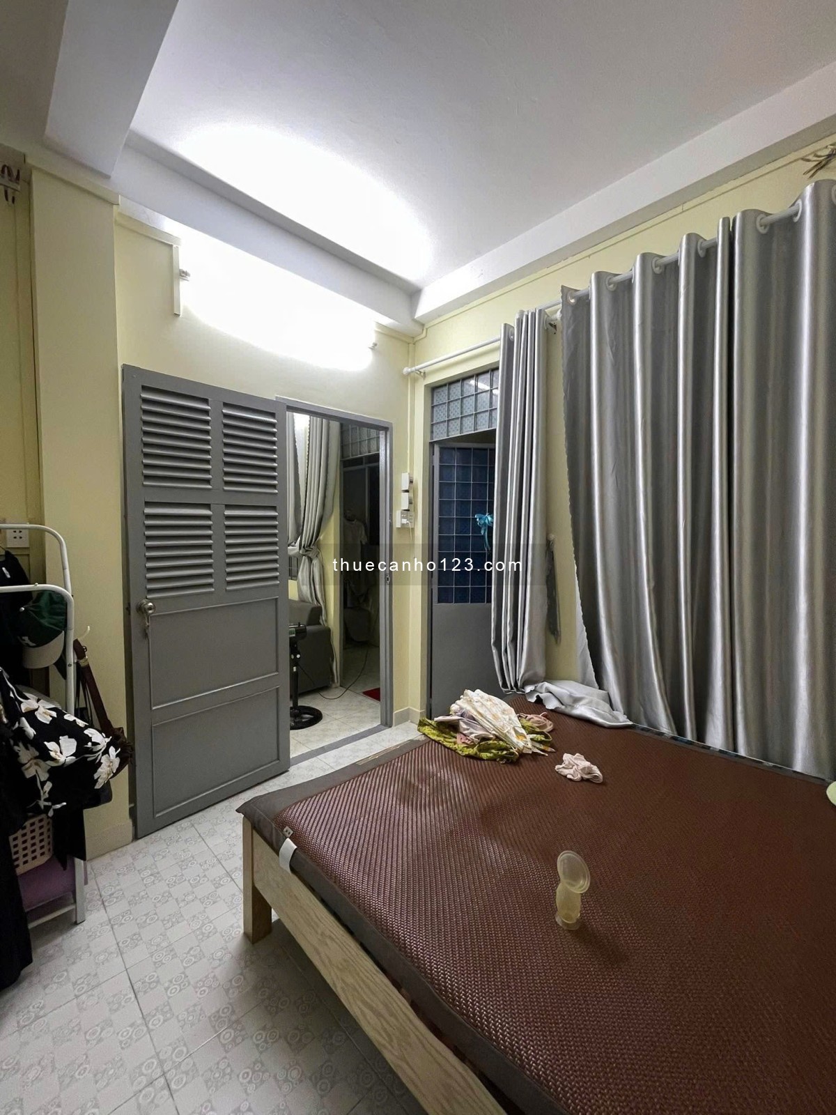 Chung cư 10A Trần Nhật Duật, Tân Định, Quận 1: 70m2, 2p ngủ, Nt, 12tr/th